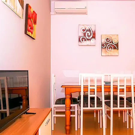 Garaje & Aire & Wifi & Solo Familias Y Parejas Apartment